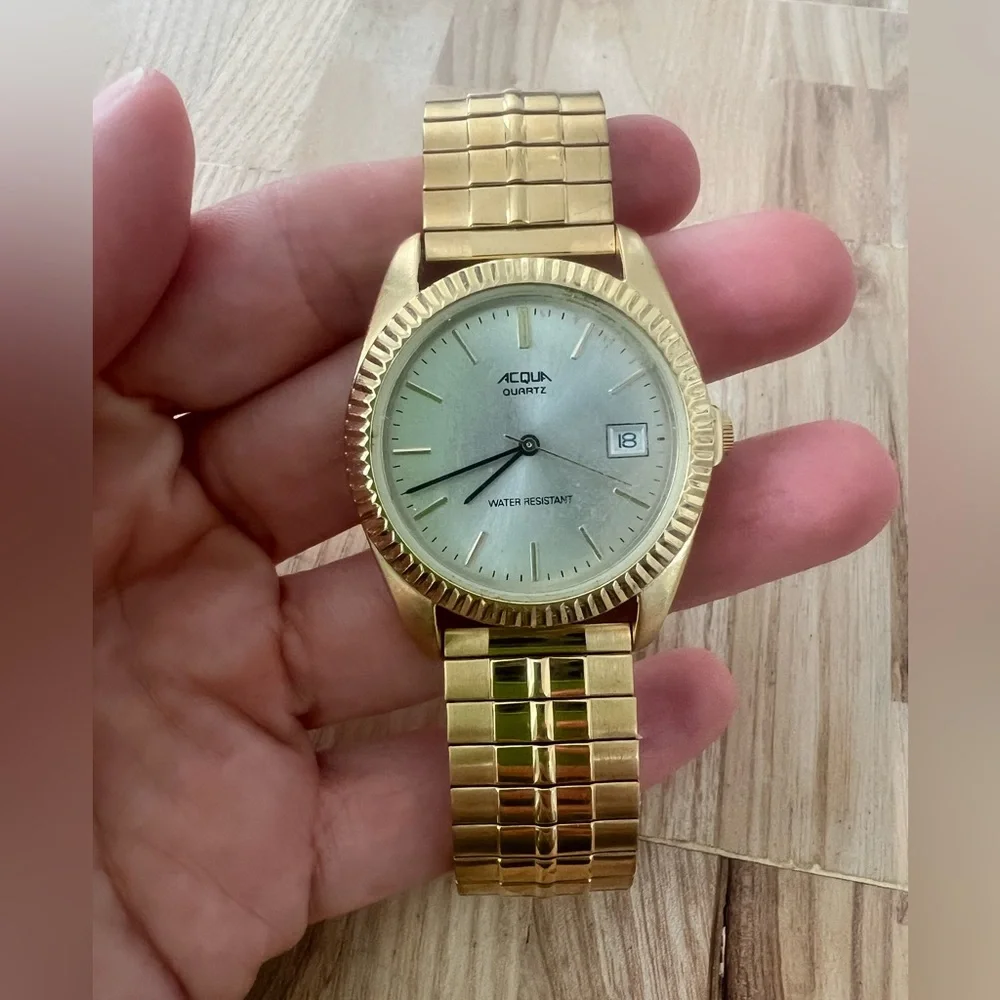 Acqua mens gold tone classic dress watch NEW BATTERY